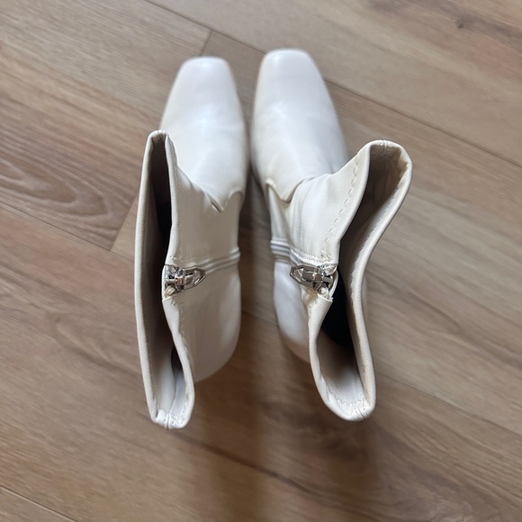 Dolce Vita Petya Ivory Stella Leather Ankle Boots - Picture 8 of 12